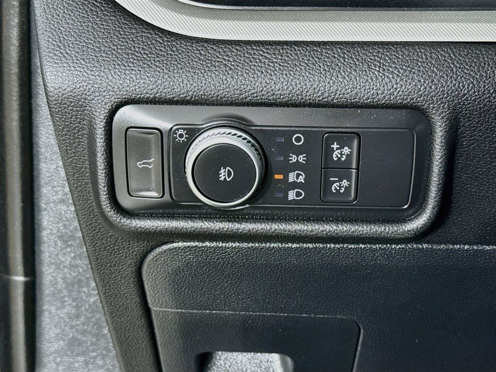 Used 2020 Ford Explorer XLT w/ Equipment Group 202A AWD/4WD image 12