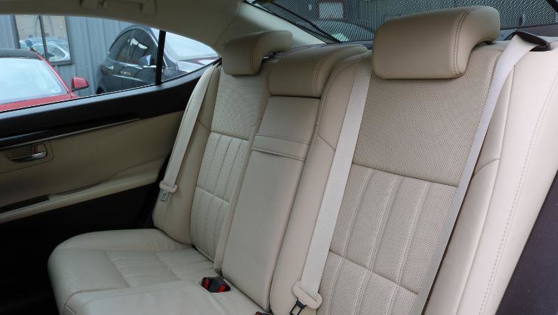 Used 2018 Lexus ES 350 w/ Luxury Package w/Wood Trim image 22