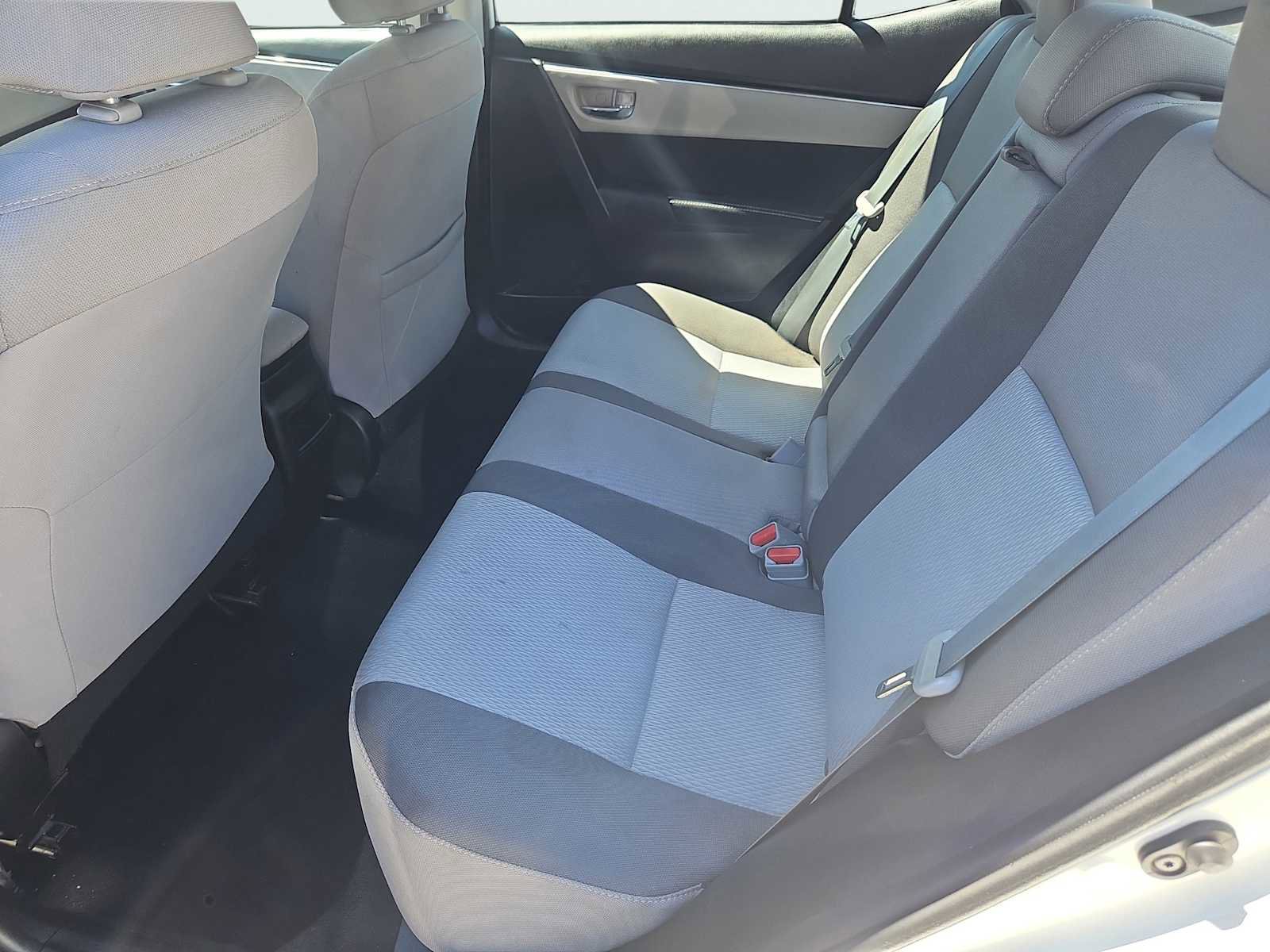 Used 2018 Toyota Corolla LE FWD image 26