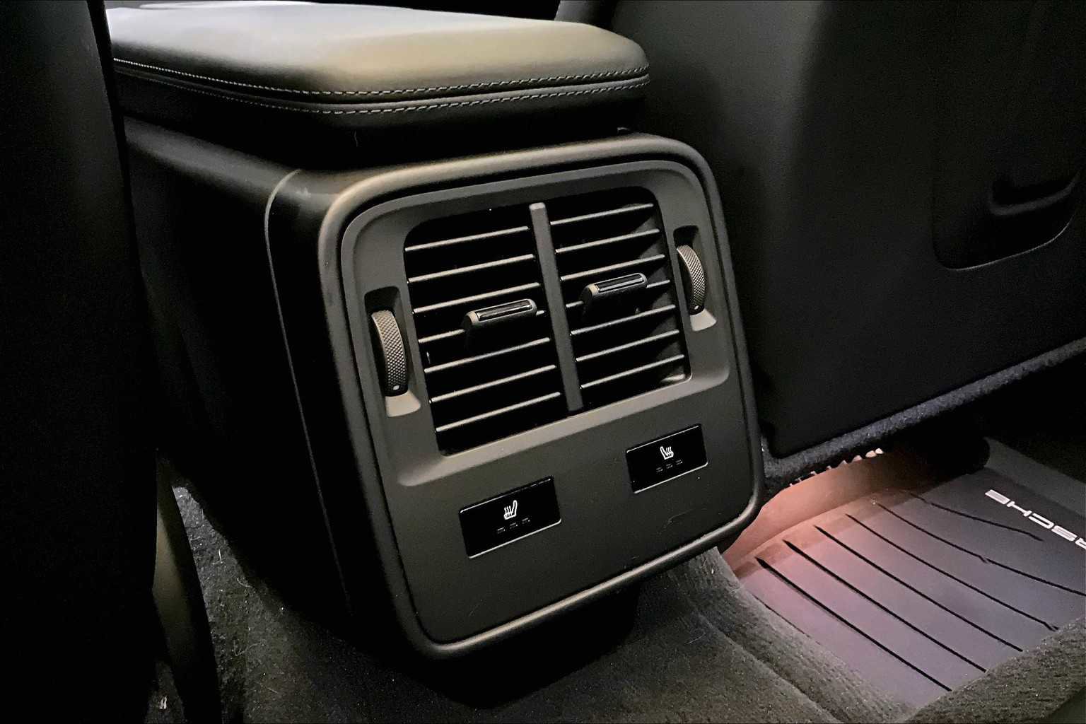 Used 2025 Porsche Taycan image 30