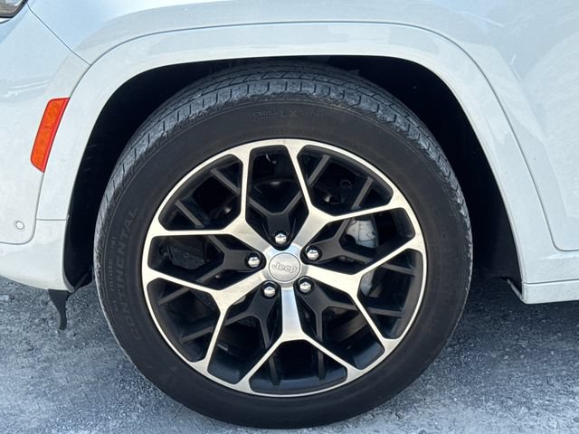 Used 2023 Jeep Grand Cherokee Summit AWD/4WD image 25