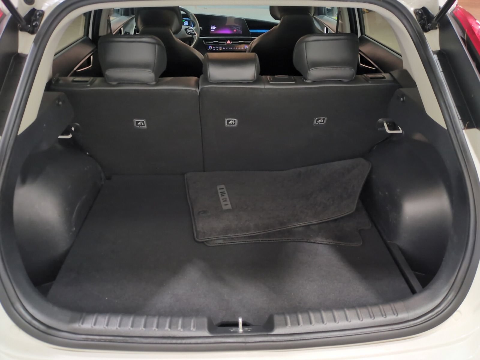 Certified 2024 Kia Niro EX FWD image 12