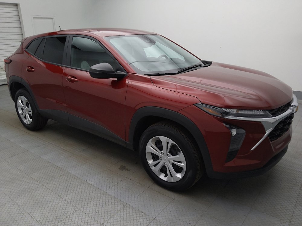 Used 2025 Chevrolet Trax LS FWD image 11