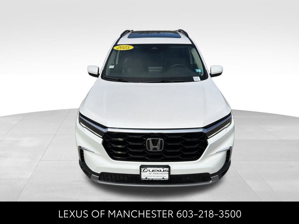 Used 2025 Honda Pilot Touring image 2