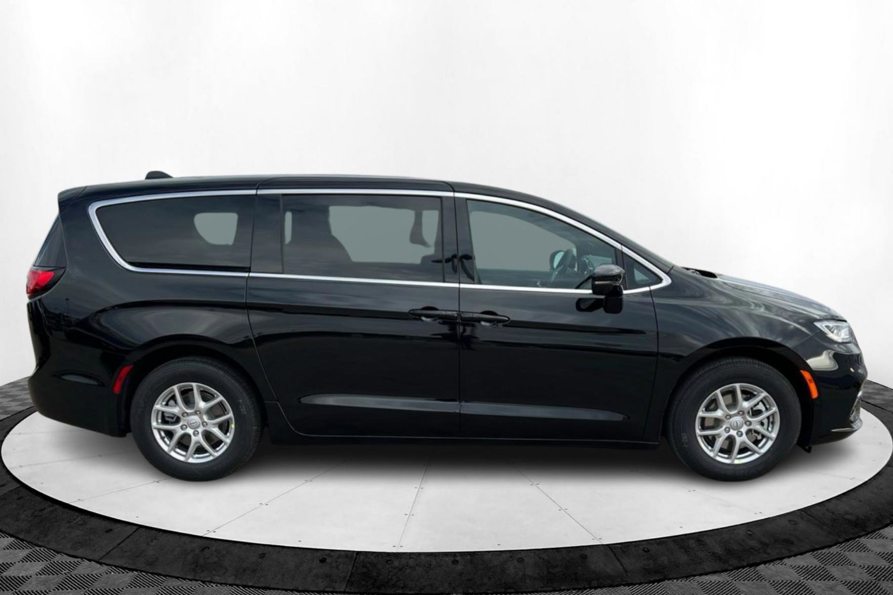 New 2026 Chrysler Pacifica Select FWD image 6