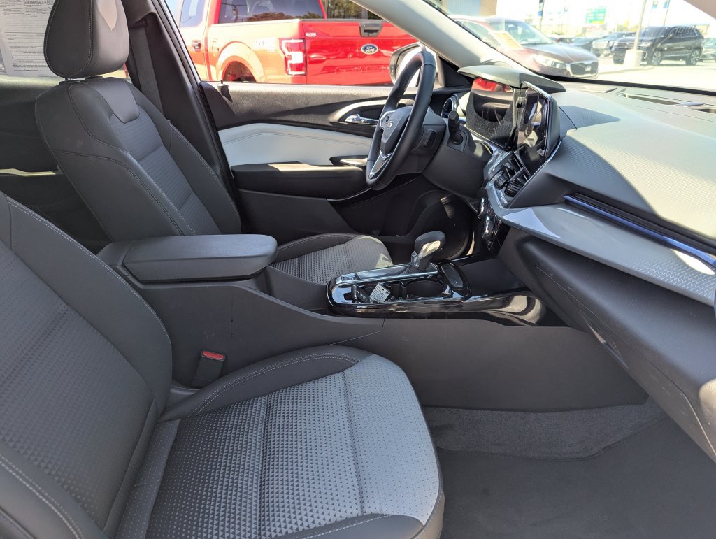 Used 2024 Chevrolet Trax LT w/ Driver Confidence Package FWD image 35