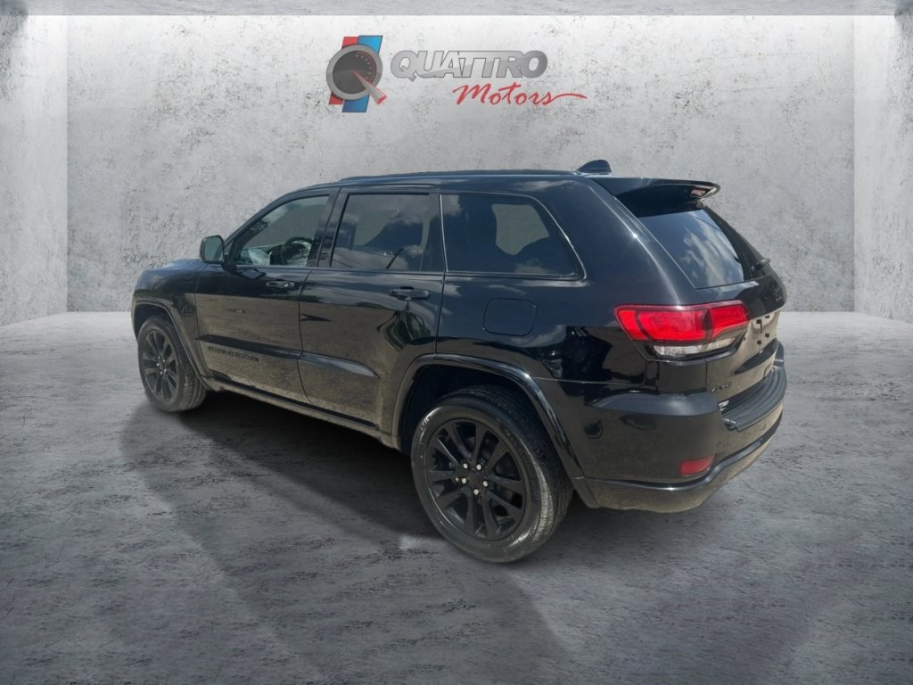 Used 2021 Jeep Grand Cherokee Laredo X AWD/4WD image 3