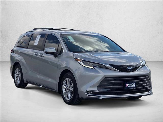 Used 2023 Toyota Sienna Limited FWD image 3