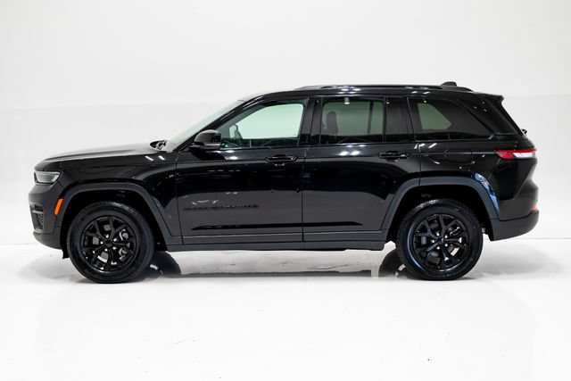 Used 2024 Jeep Grand Cherokee Altitude AWD/4WD image 31