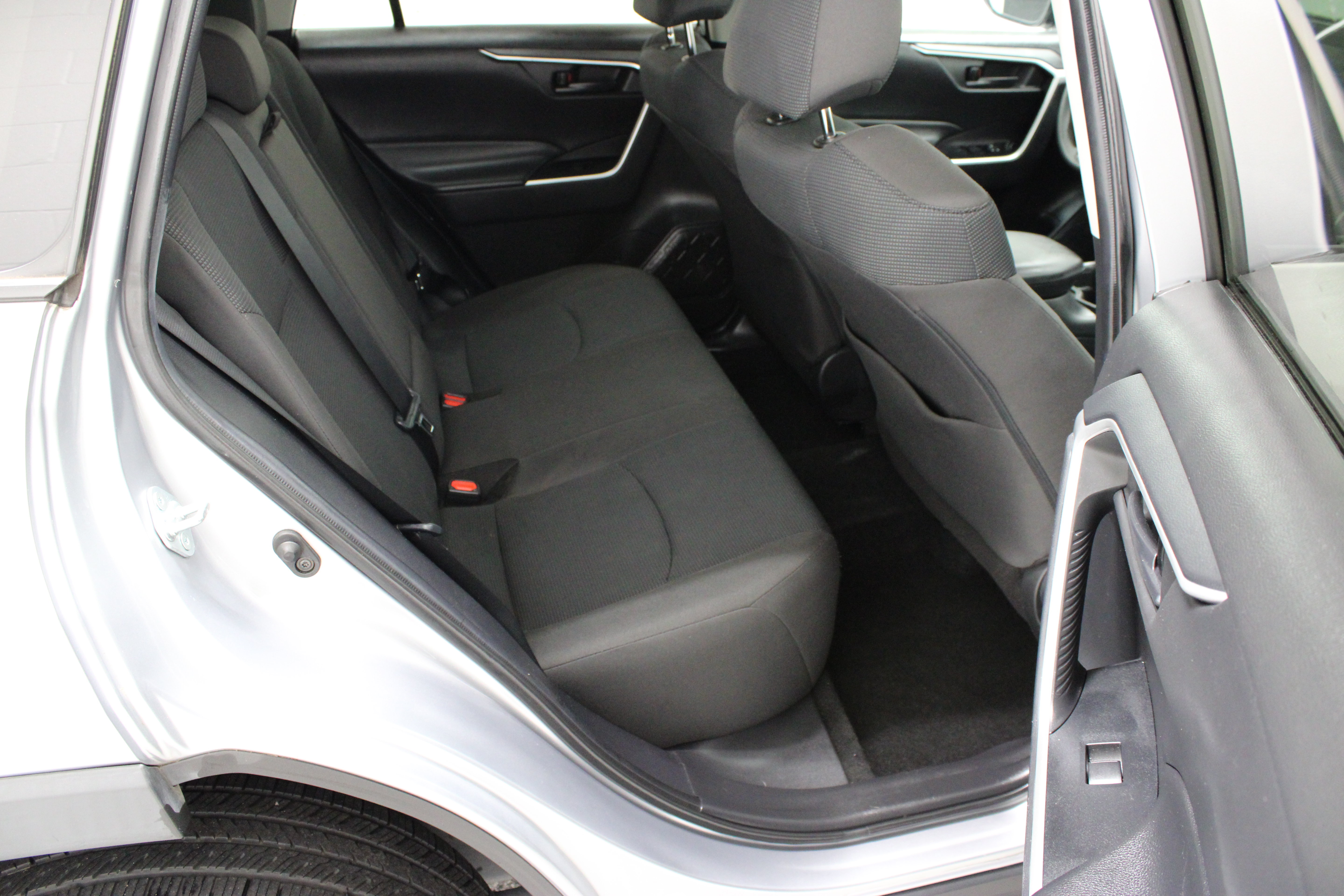 Used 2021 Toyota RAV4 LE FWD image 29