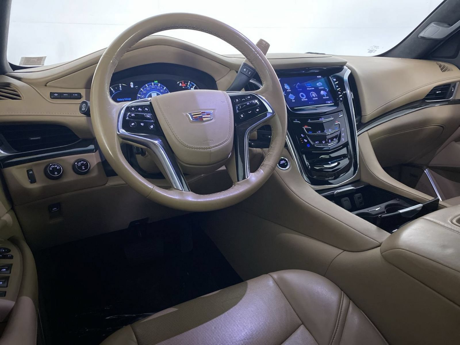 Certified 2020 Cadillac Escalade Platinum AWD/4WD image 2