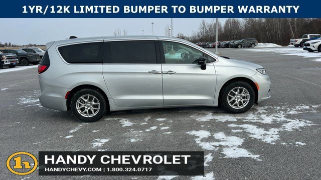 Used 2024 Chrysler Pacifica Touring-L FWD image 2
