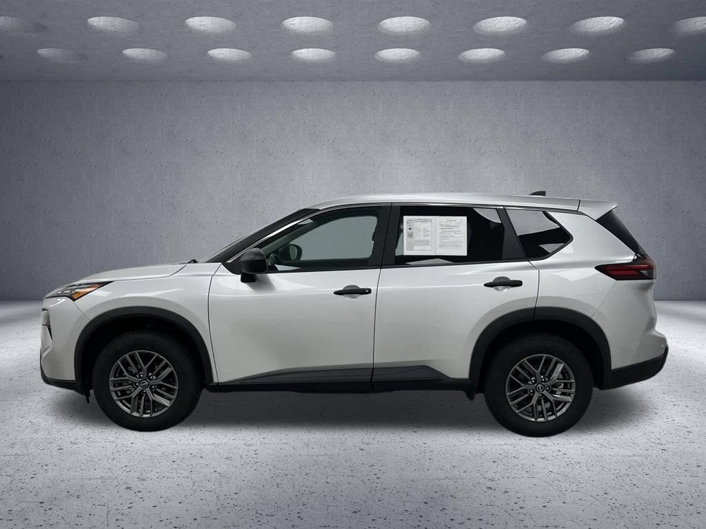 Used 2024 Nissan Rogue S FWD image 2