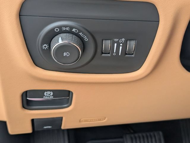 New 2026 Jeep Grand Cherokee L Summit w/ Advanced Protech Group IV AWD/4WD image 15