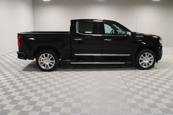 Used 2023 Chevrolet Silverado 1500 High Country w/ High Country Premium Package AWD/4WD image 13