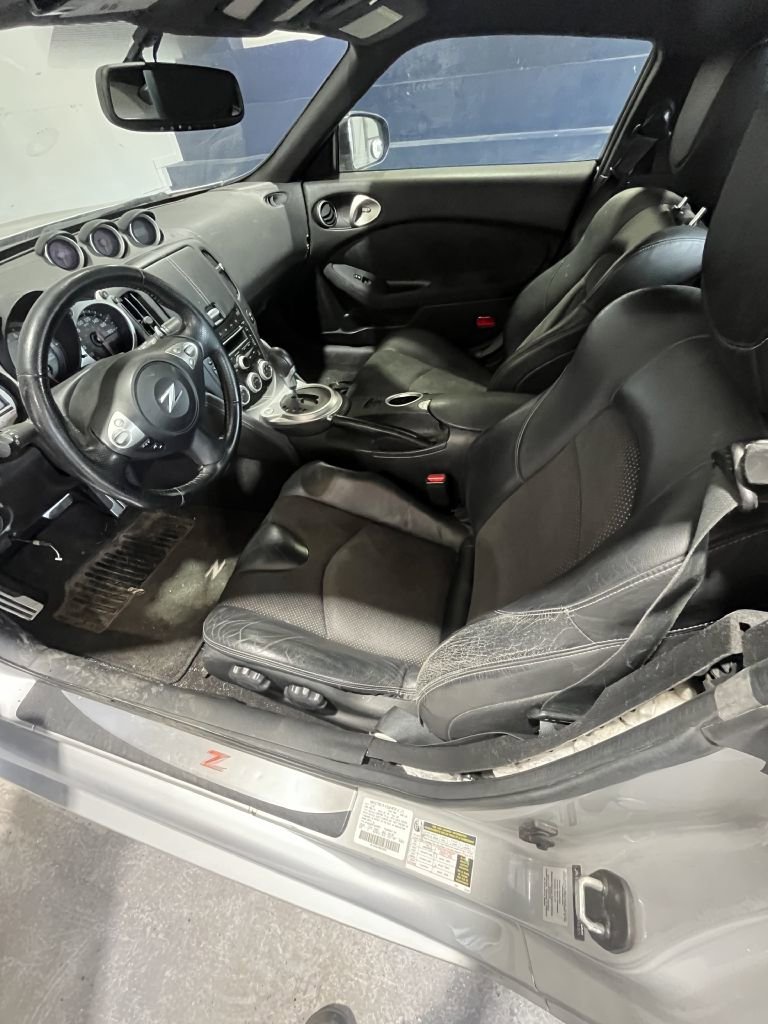 Used 2009 Nissan 370Z Touring w/ Sport Pkg image 5