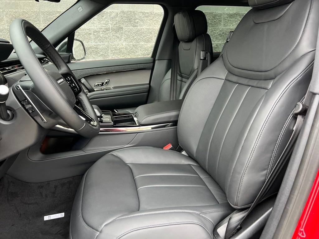 New 2025 Land Rover Range Rover Sport Dynamic SE image 3