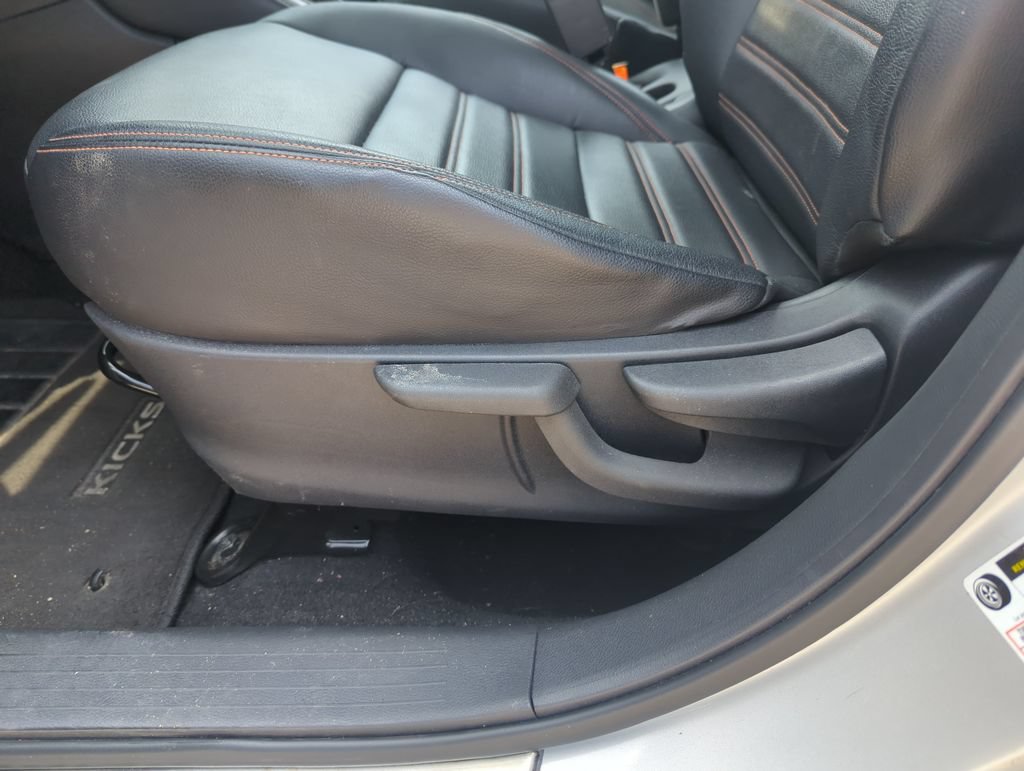 Used 2019 Nissan Kicks SR w/ SR Premium Package FWD image 13