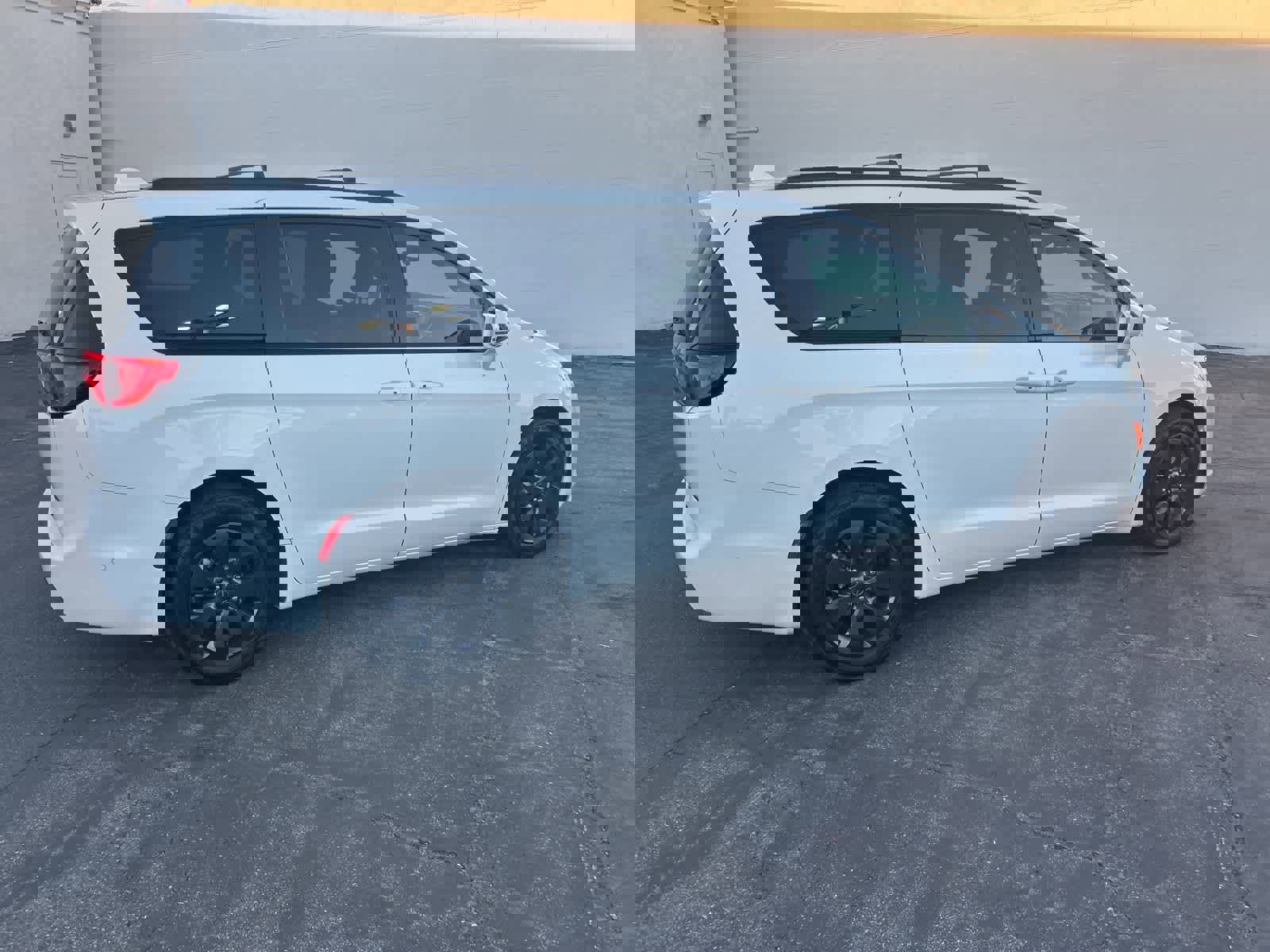 Used 2020 Chrysler Pacifica Limited w/ Advanced Safetytec Group image 8