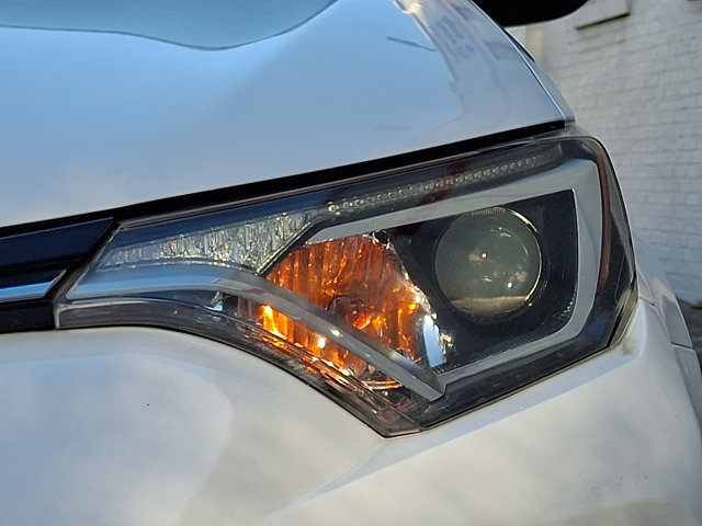 Used 2018 Toyota RAV4 XLE AWD/4WD image 9