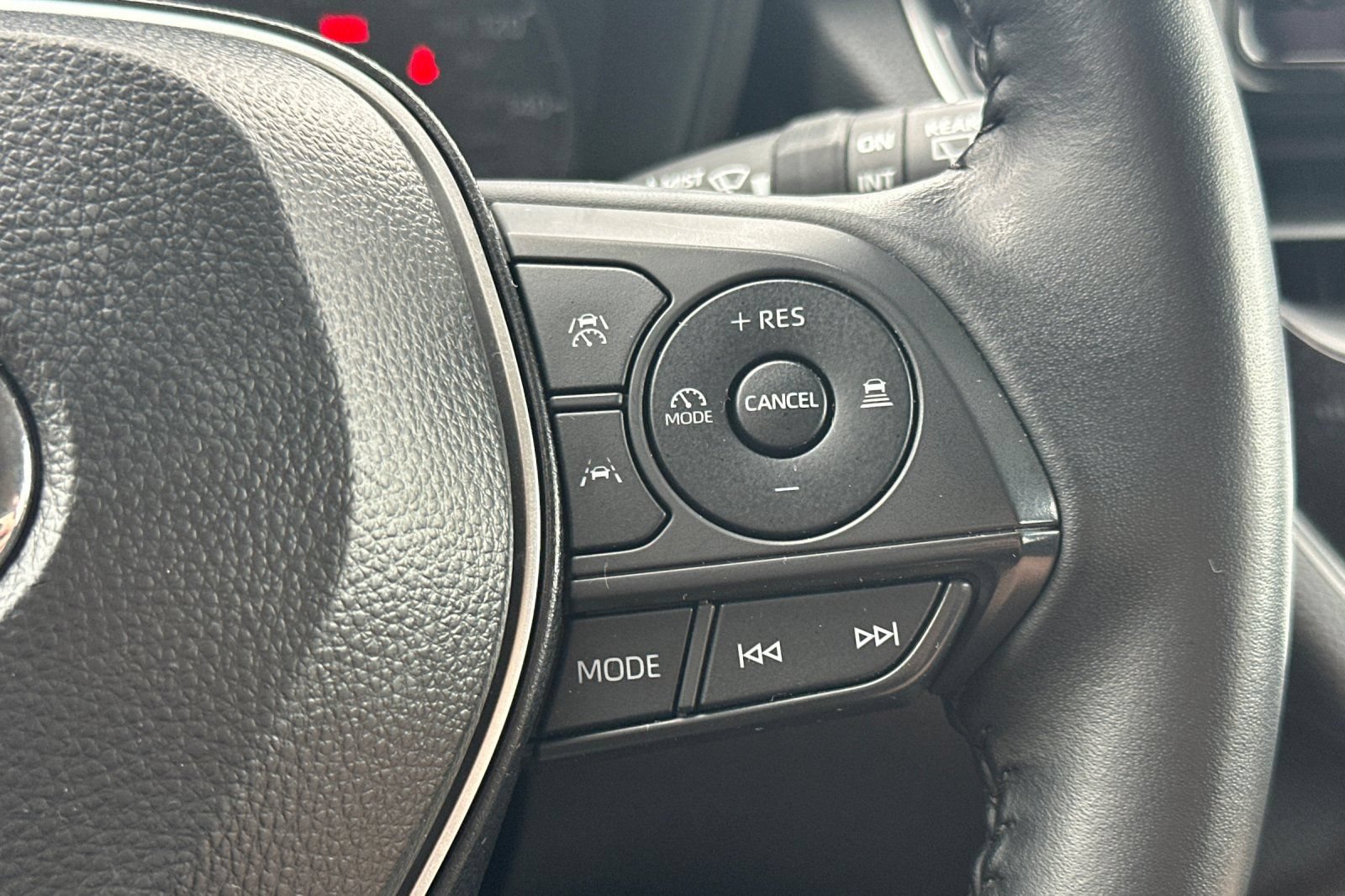 Certified 2025 Toyota Corolla Cross LE FWD image 28