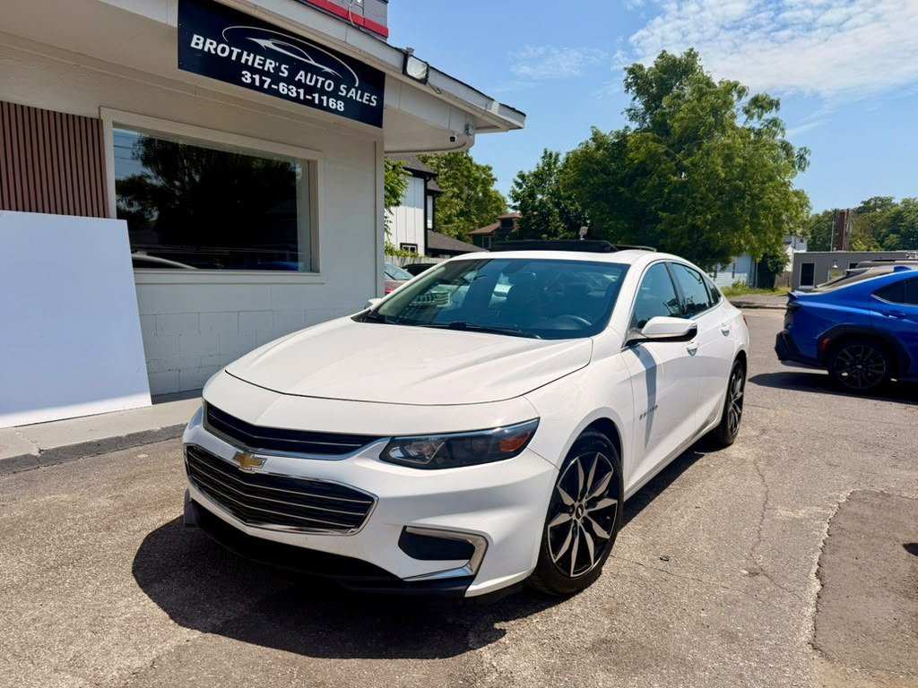 Used 2018 Chevrolet Malibu LT w/ Leather Package FWD image 5