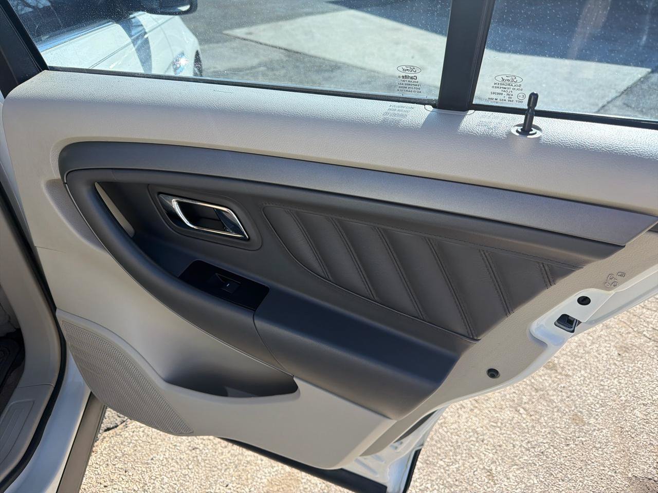 Used 2012 Ford Taurus SEL FWD image 20