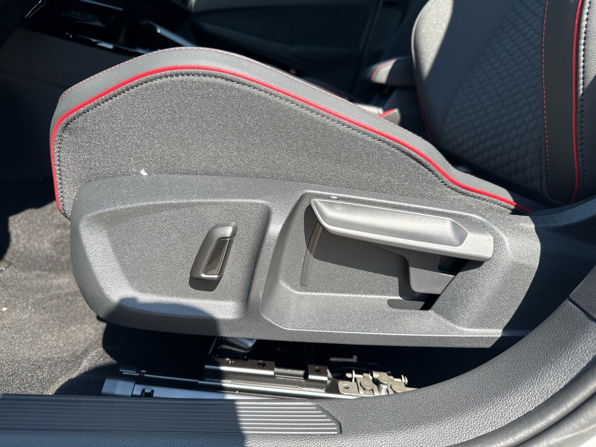 New 2026 Volkswagen GTI SE FWD image 15