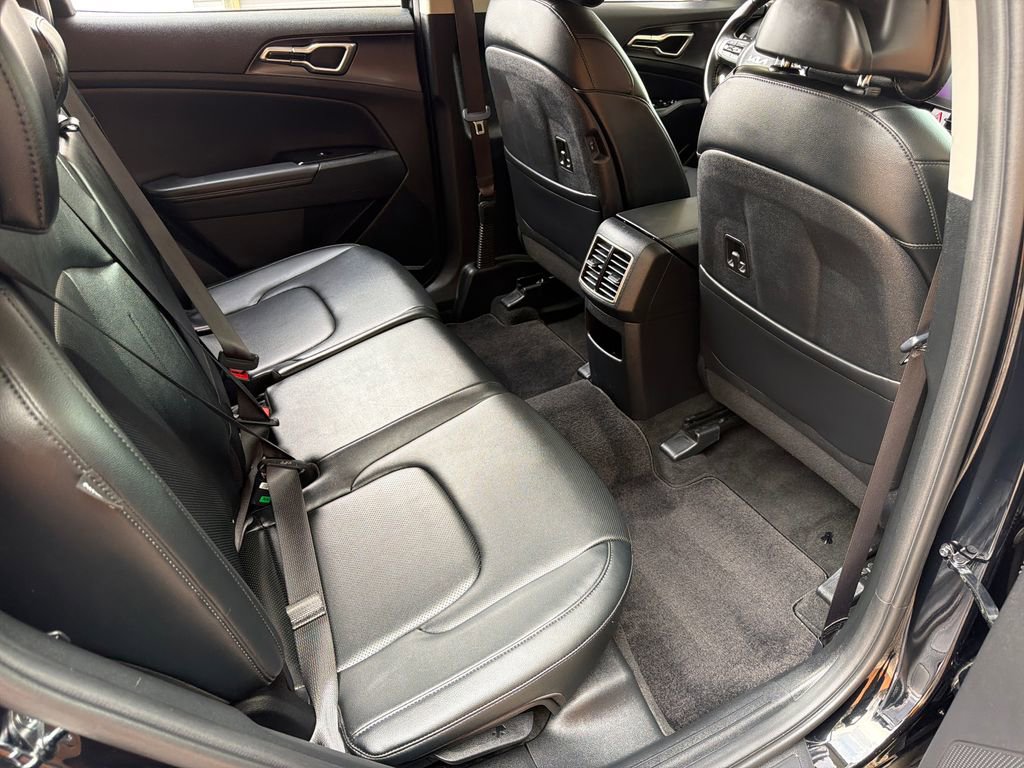 Used 2024 Kia Sportage EX image 31
