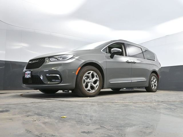 Used 2023 Chrysler Pacifica Limited FWD image 40