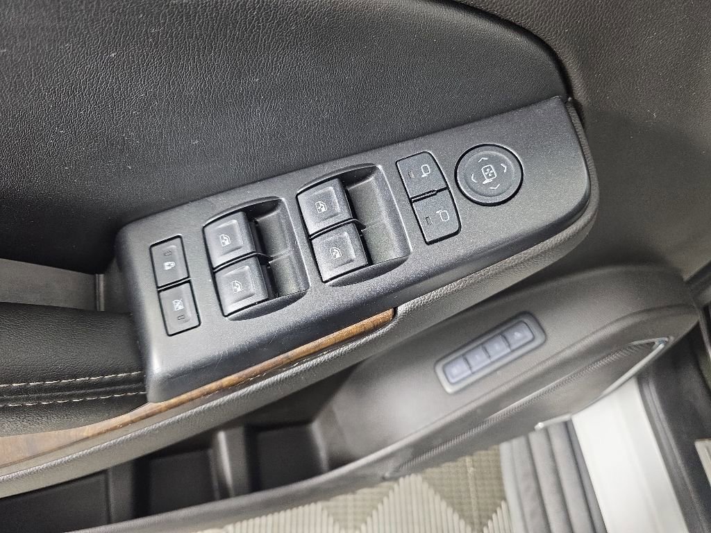 Used 2017 Chevrolet Suburban LT AWD/4WD image 14