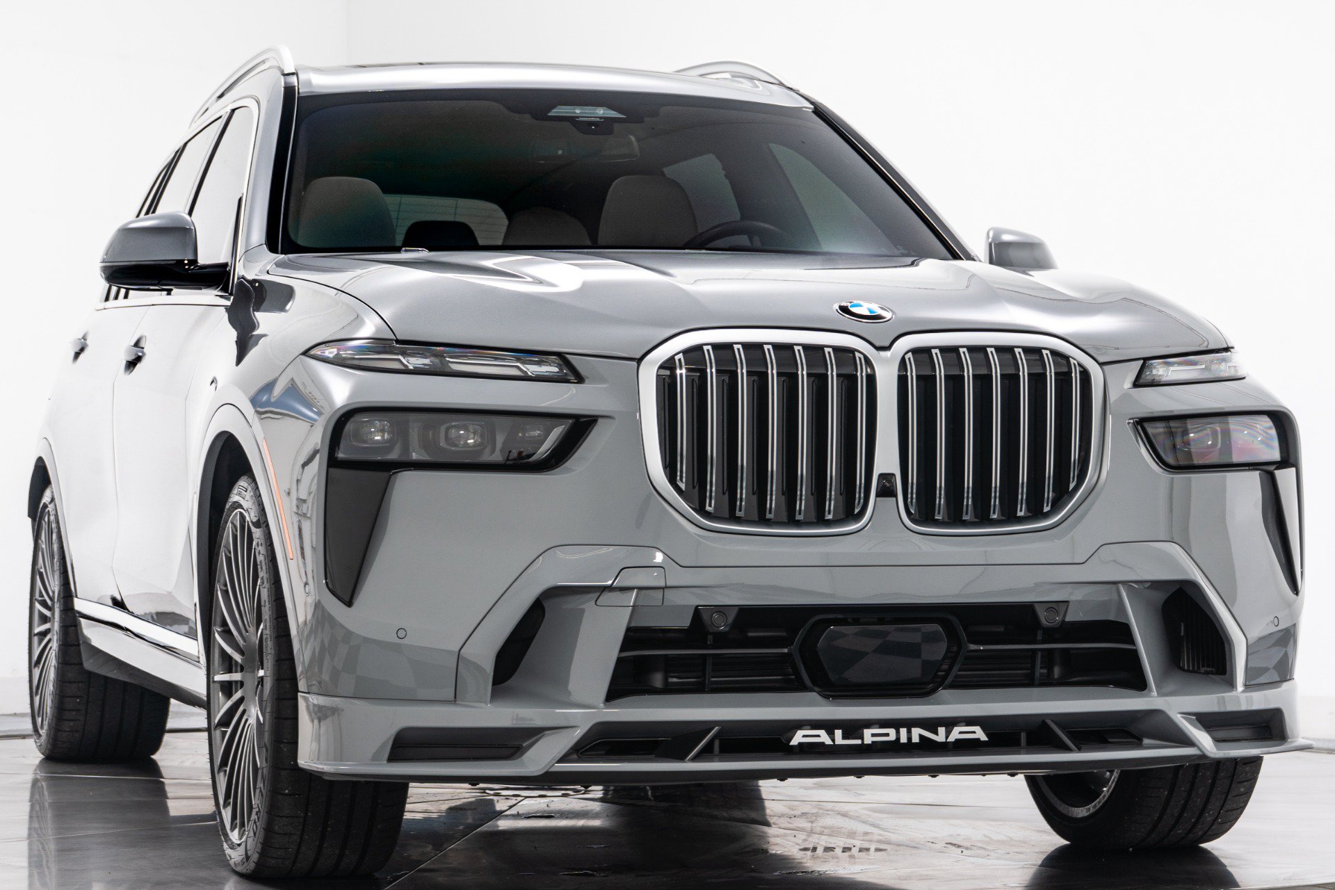 Used 2024 BMW ALPINA XB7 AWD/4WD image 4