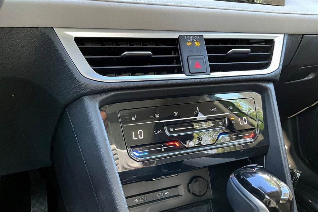 Used 2025 Volkswagen Taos SE image 13