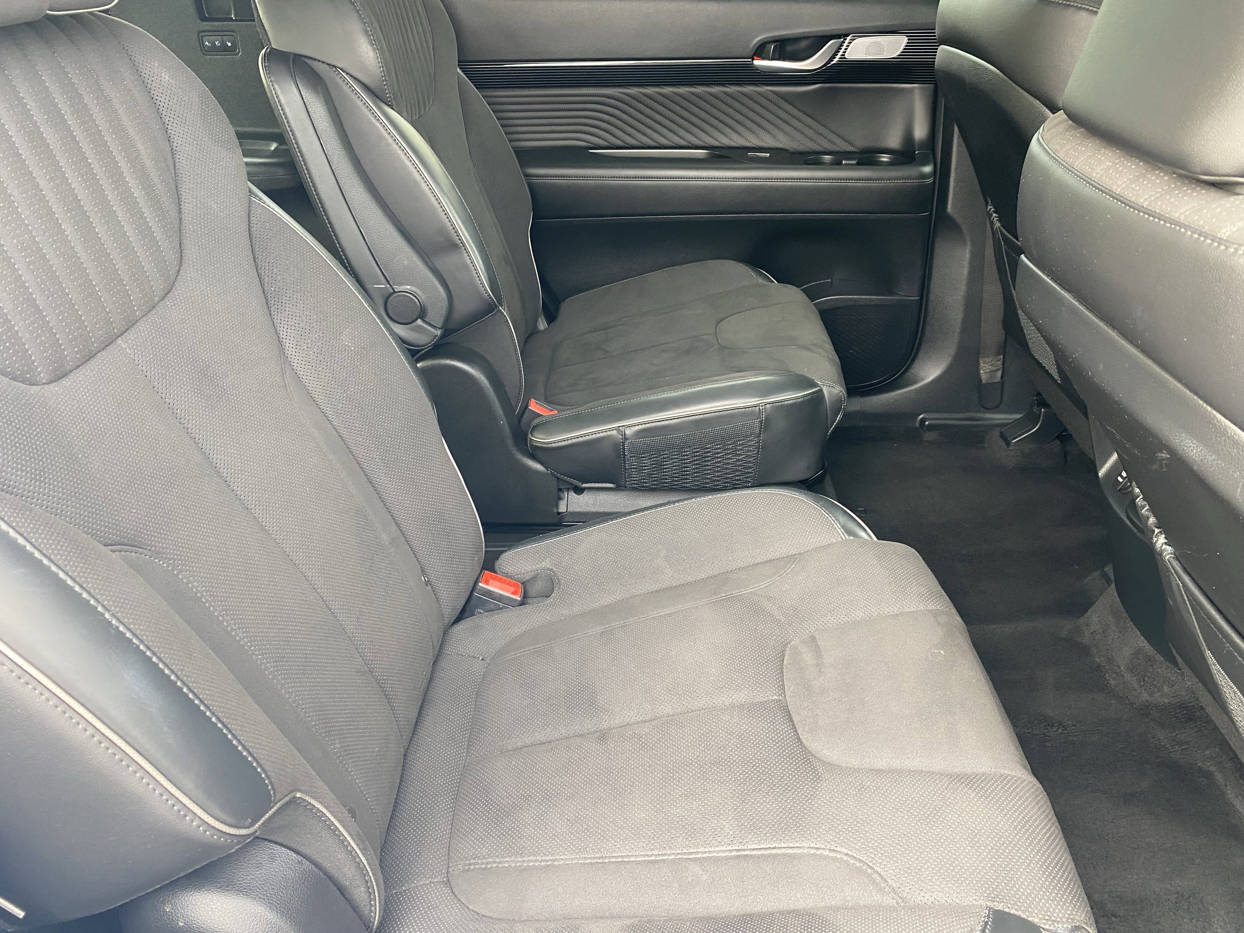 Used 2024 Hyundai Palisade Calligraphy image 13