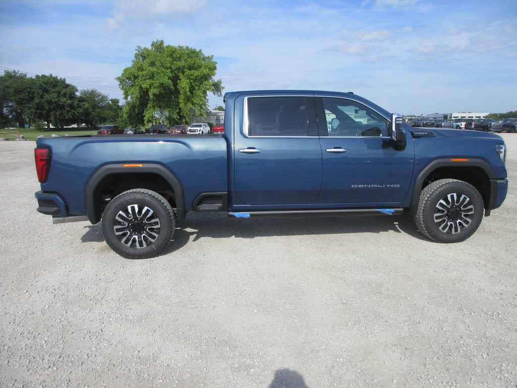 New 2026 GMC Sierra 2500 Denali Ultimate AWD/4WD image 3