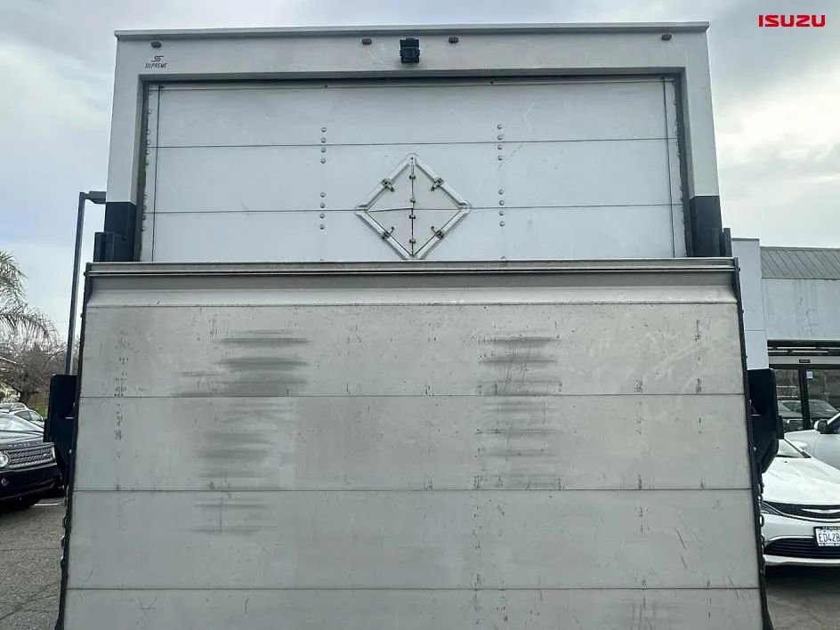 Used 2020 Isuzu NPR image 5