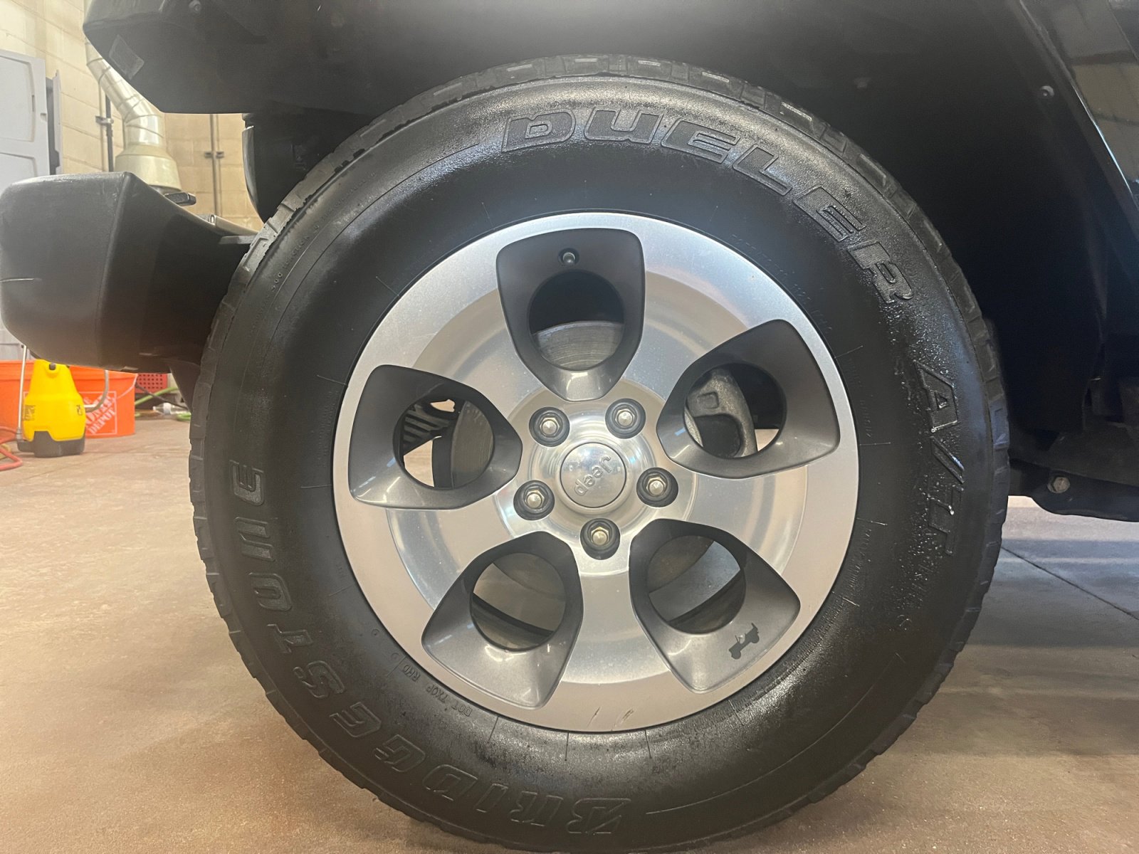 Used 2018 Jeep Wrangler Unlimited Sahara w/ Connectivity Group image 10