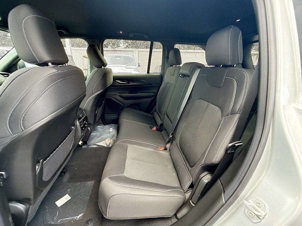 New 2025 Jeep Grand Cherokee Laredo w/ Luxury Tech Group I RWD image 25