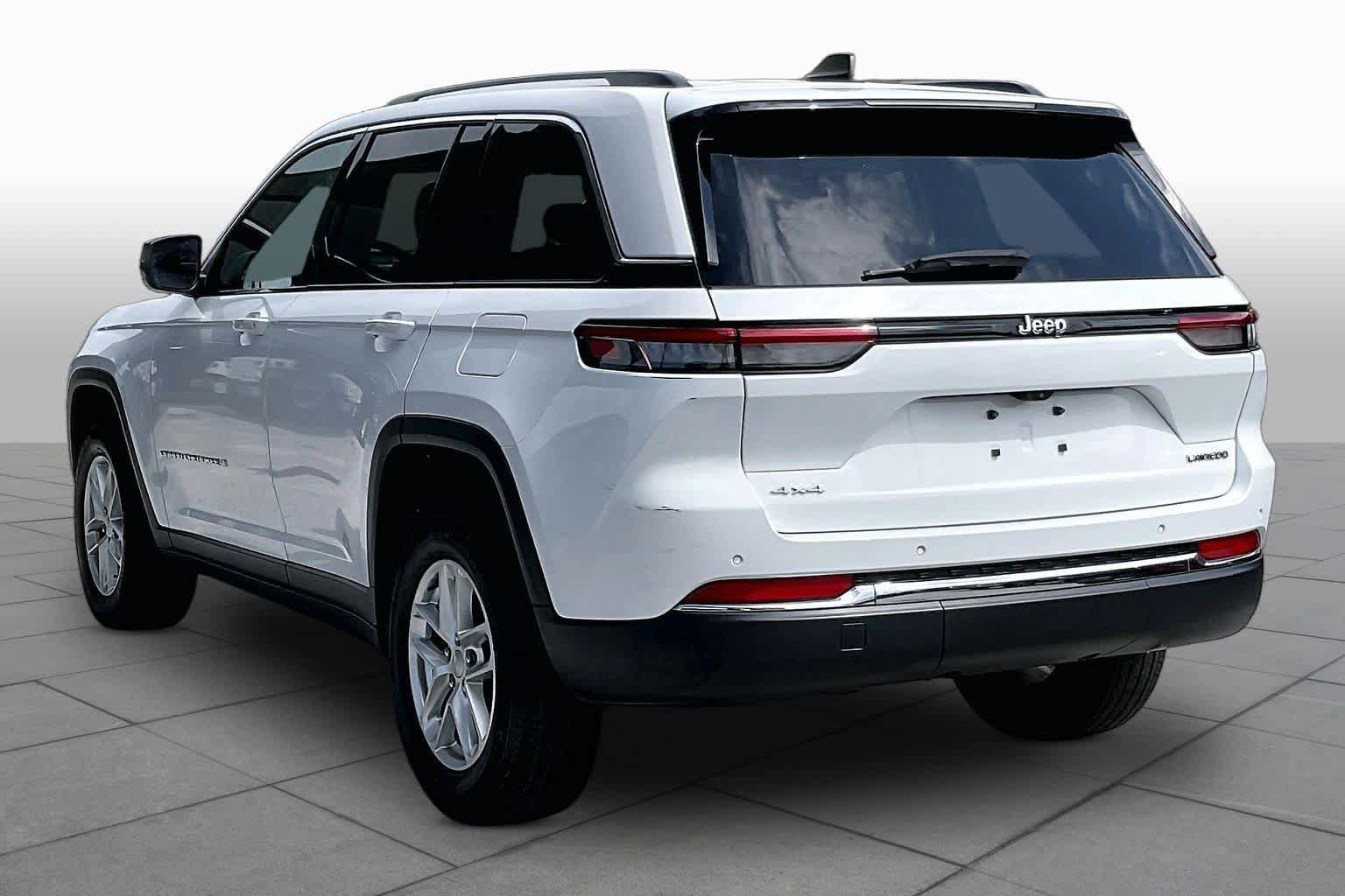 Certified 2023 Jeep Grand Cherokee Laredo AWD/4WD image 12