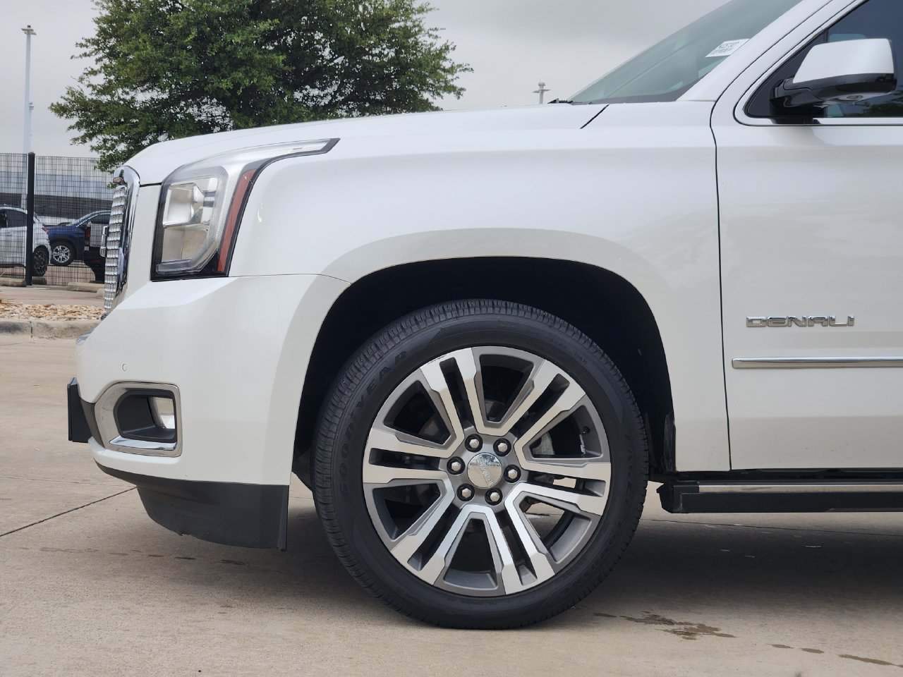 Used 2017 GMC Yukon Denali w/ Open Road Package AWD/4WD image 8