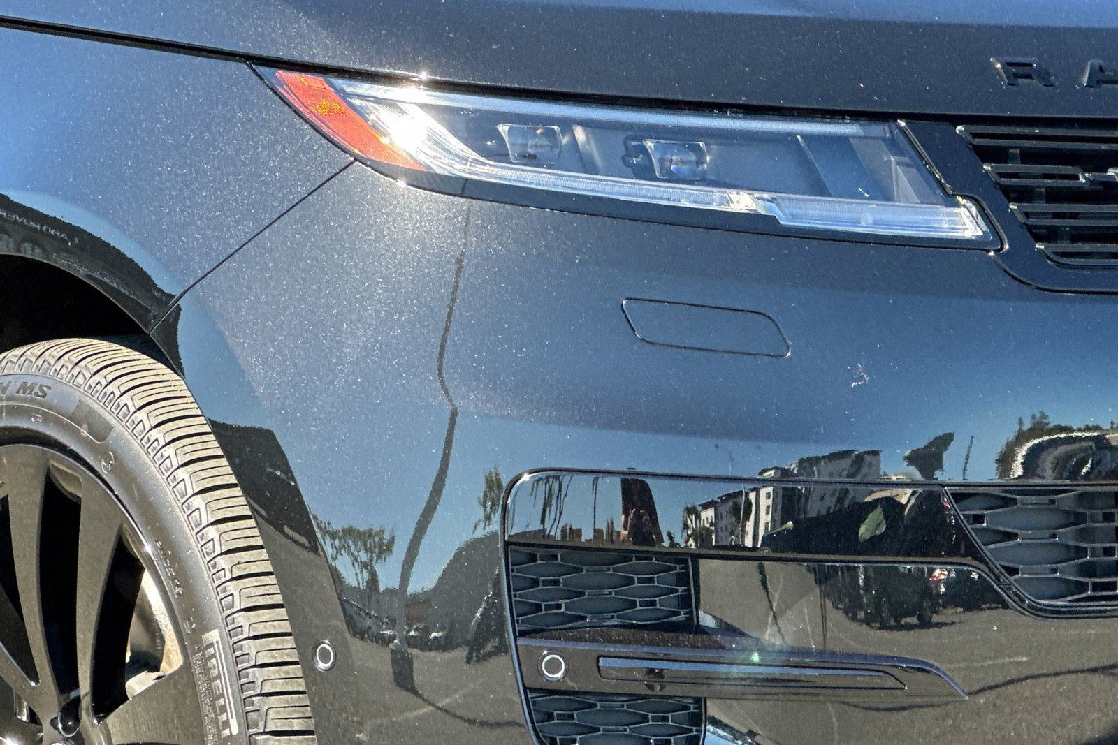 Used 2025 Land Rover Range Rover Sport SE image 12