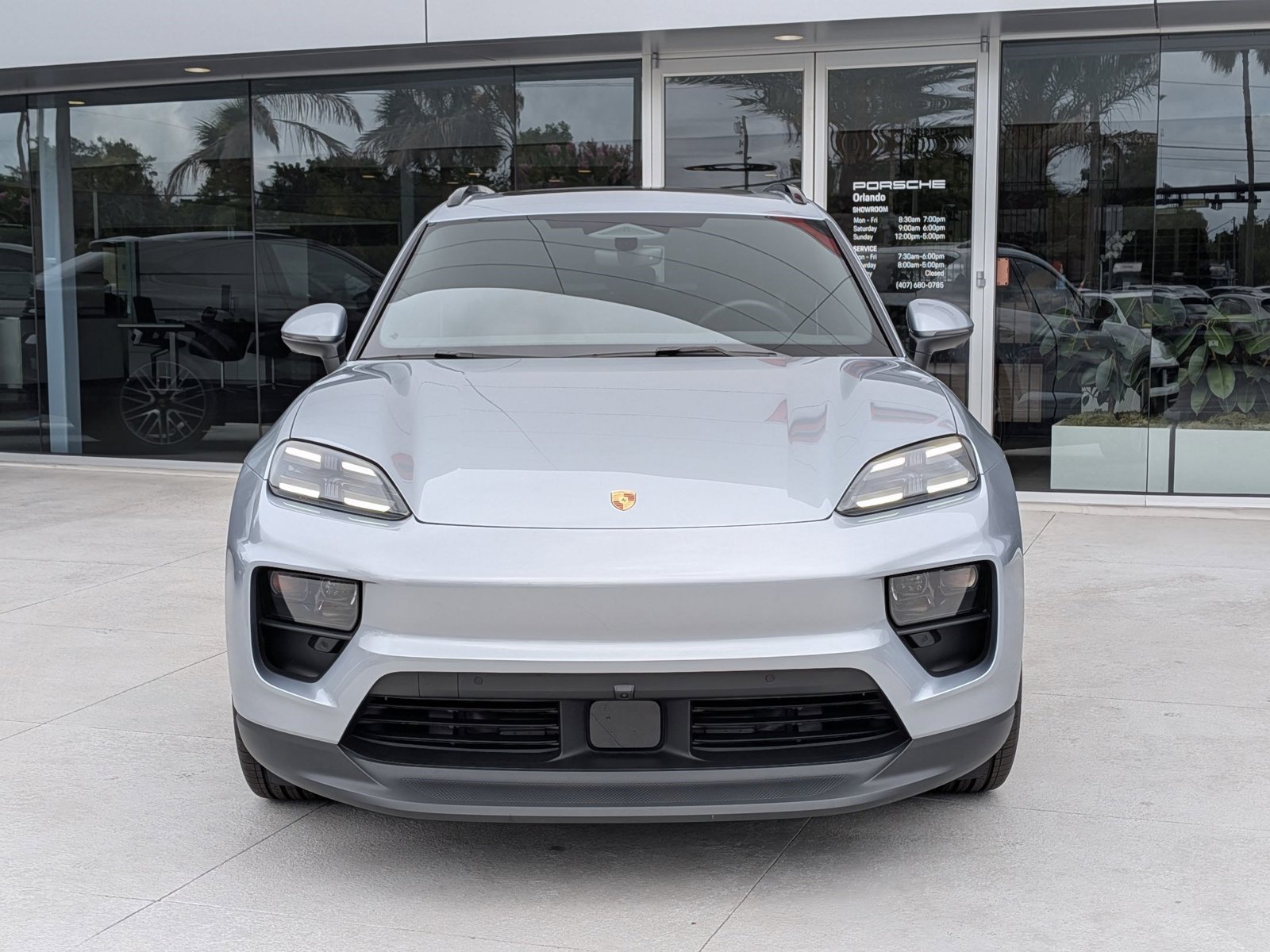 Certified 2025 Porsche Macan Electric RWD image 6