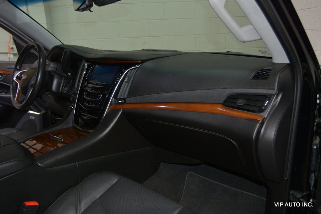 Used 2018 Cadillac Escalade Premium Luxury AWD/4WD image 12