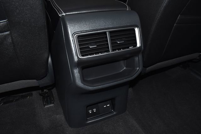 Used 2025 Volkswagen Atlas Cross Sport SE image 28