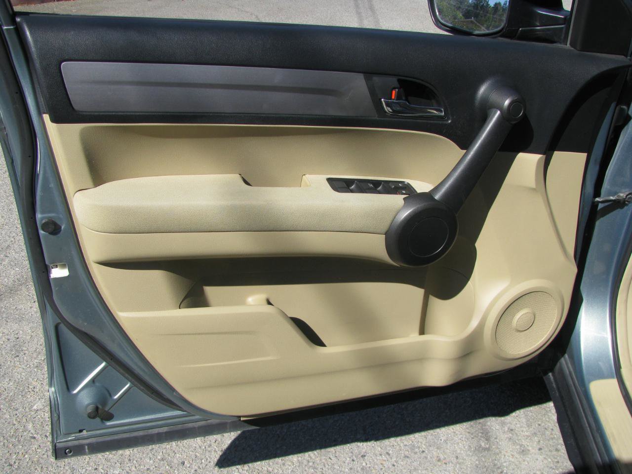 Used 2011 Honda CR-V LX image 8