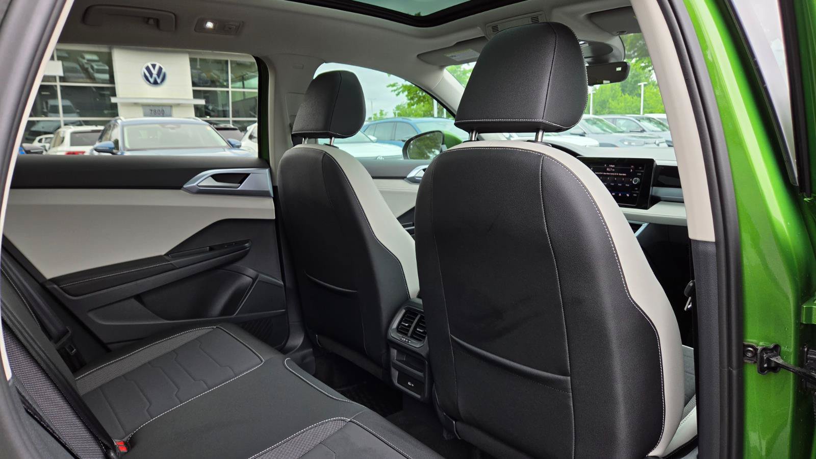 Certified 2025 Volkswagen Taos SE w/ Panoramic Sunroof Package FWD image 50