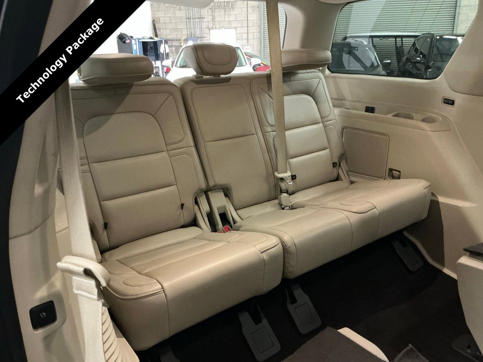 Used 2018 Lincoln Navigator Select w/ Technology Package image 17