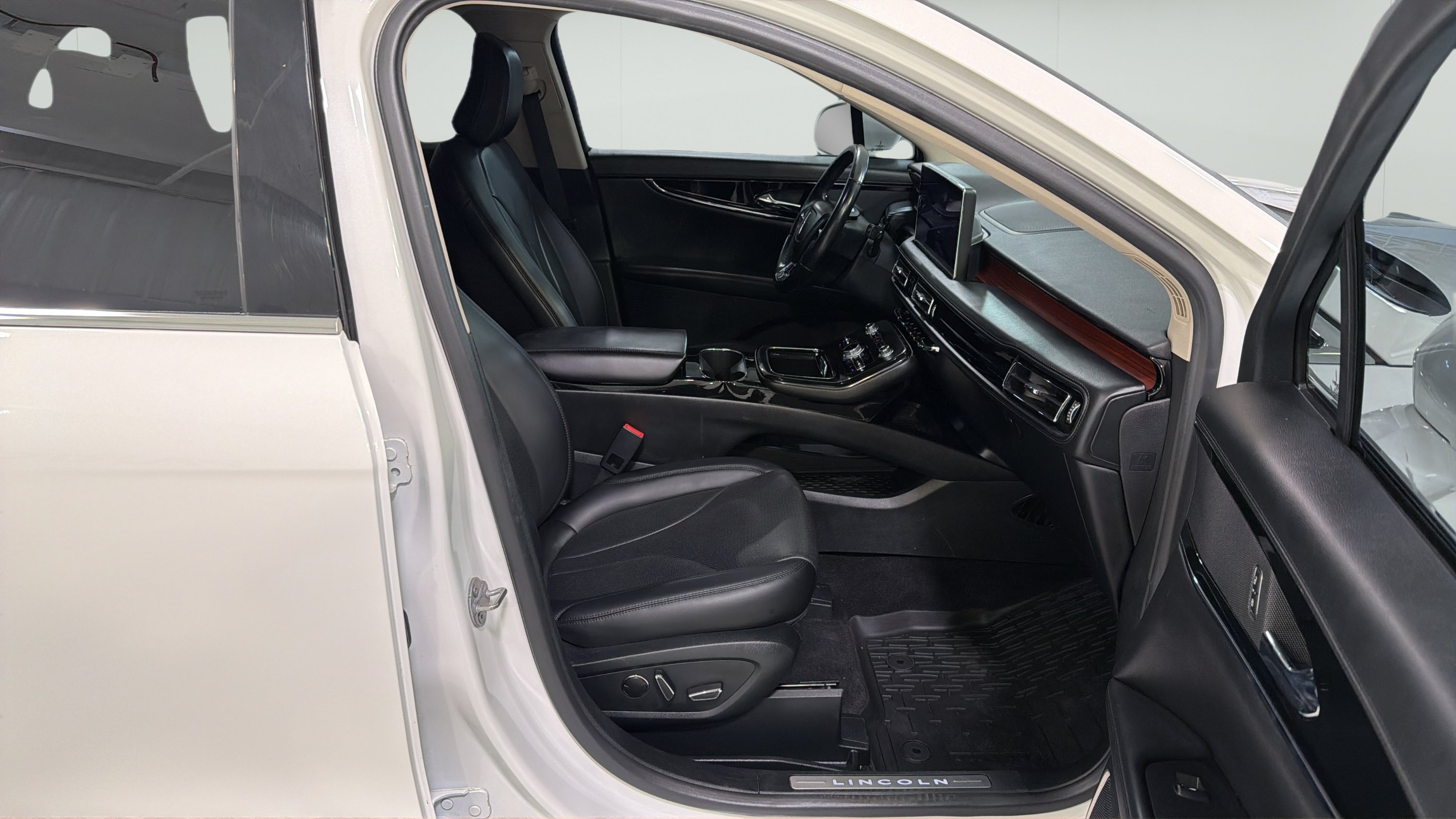 Certified 2022 Lincoln Nautilus Reserve FWD image 17