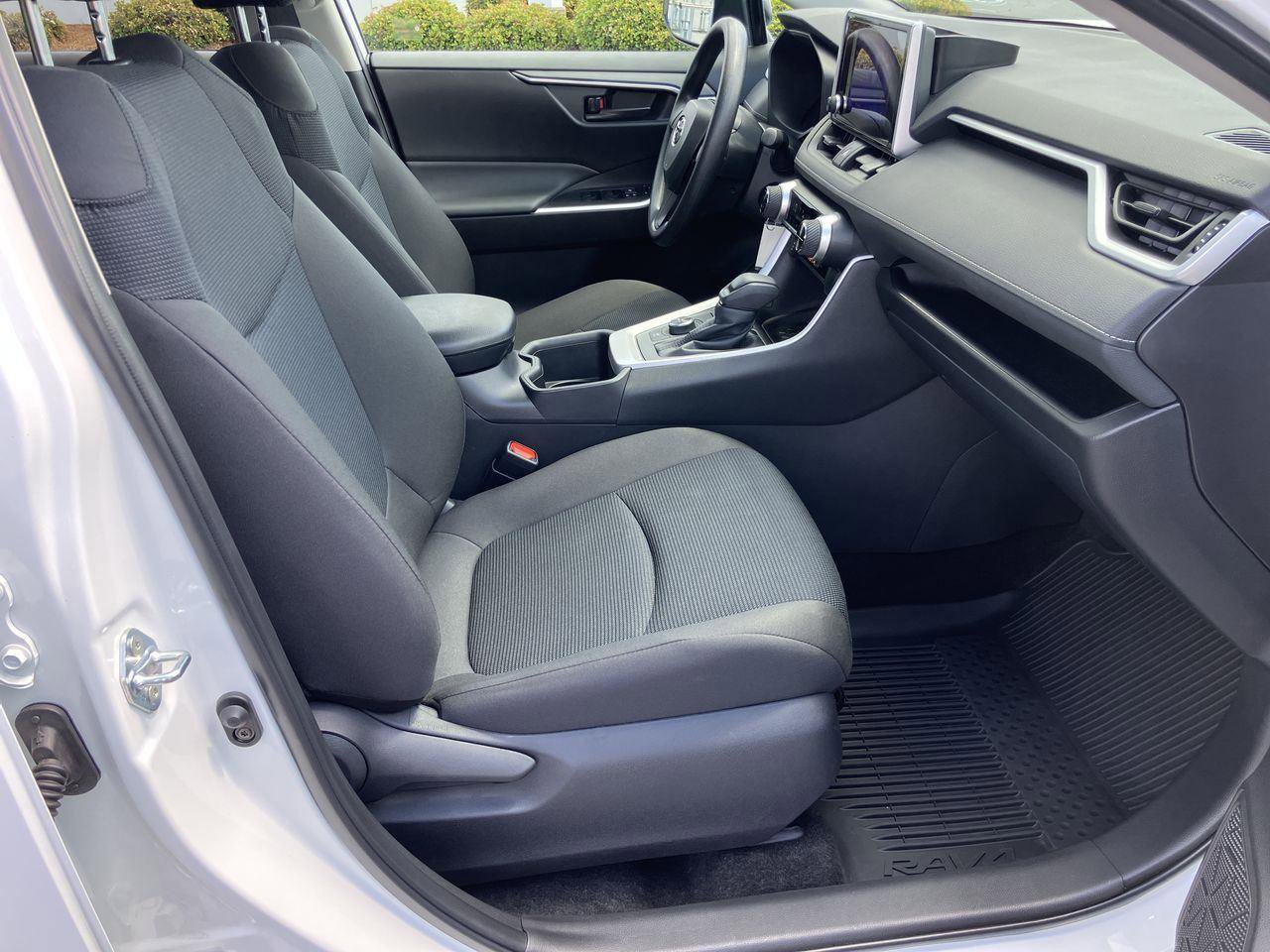 Used 2025 Toyota RAV4 LE image 32