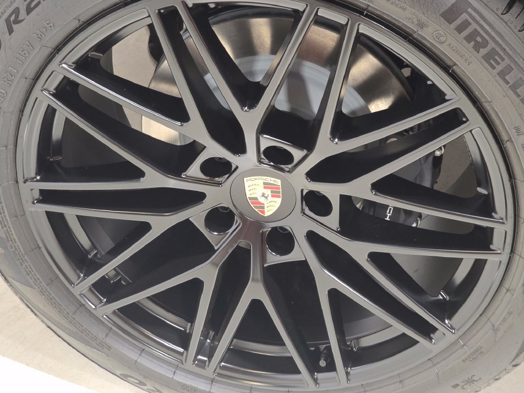 New 2026 Porsche Cayenne Coupe AWD/4WD image 11